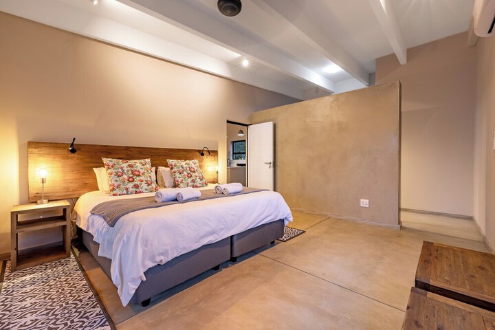 Room 2 of 32
