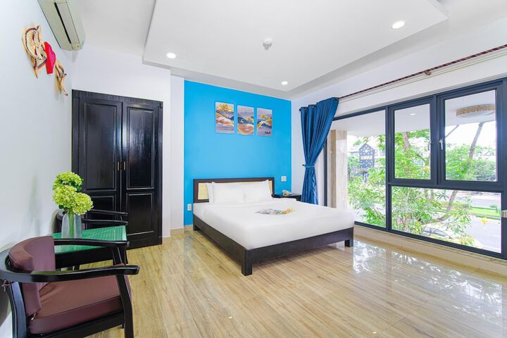 Room 12 of 51