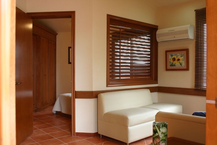 Room 16 of 36
