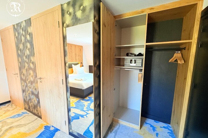 Room 65 of 217