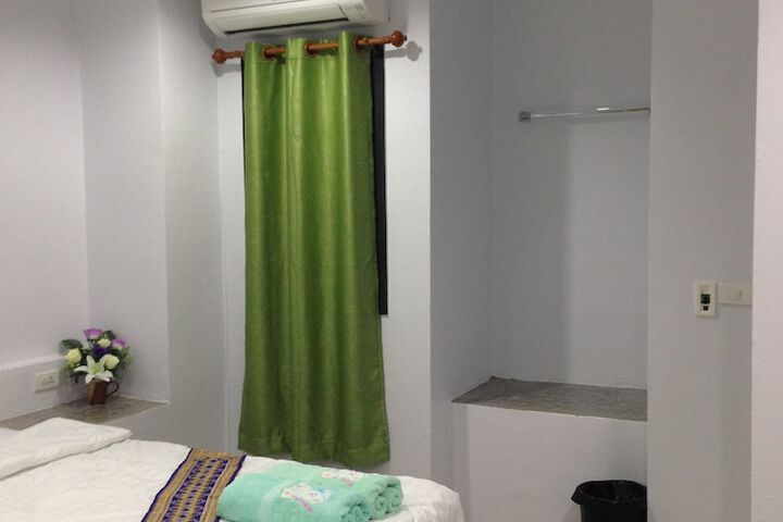 Room 8 of 38