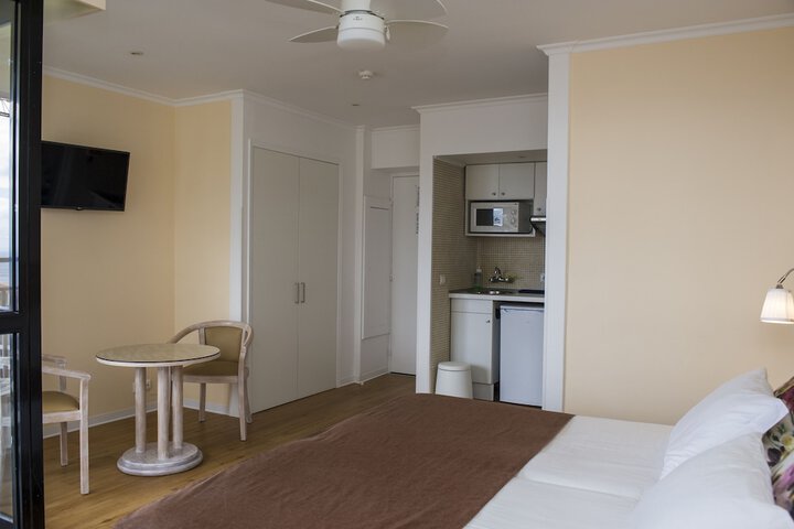 Room 10 of 66