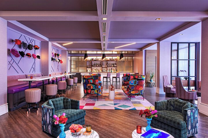 Lobby lounge