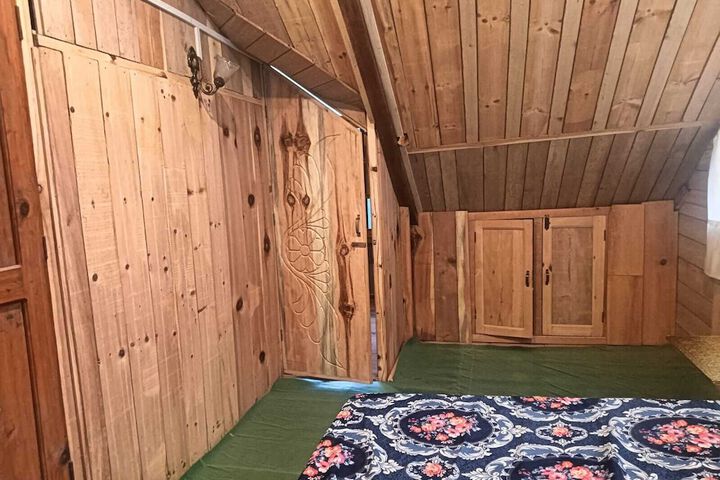 Room 8 of 28