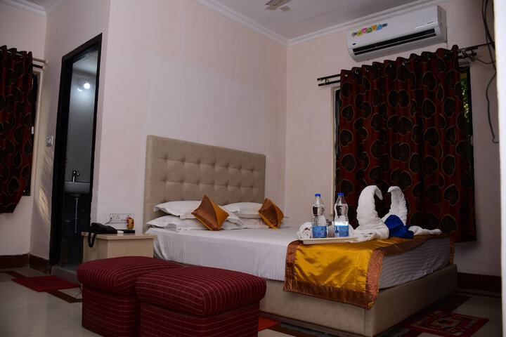 Room 2 of 36