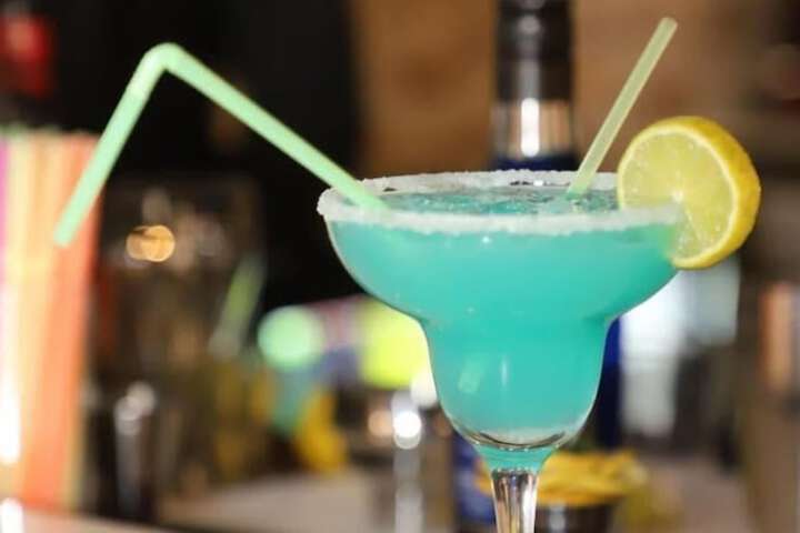 Lounge 14 of 25