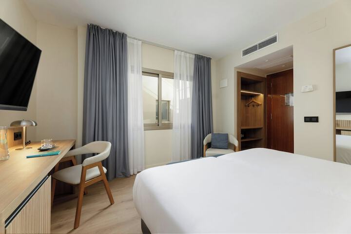 Room 37 of 67