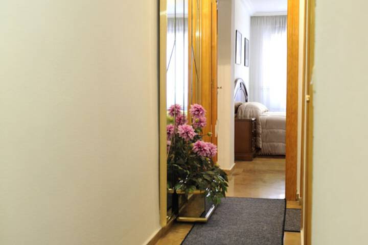 Ballroom/Hall 7 of 8