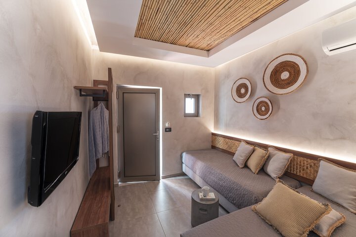 Room 50 of 90
