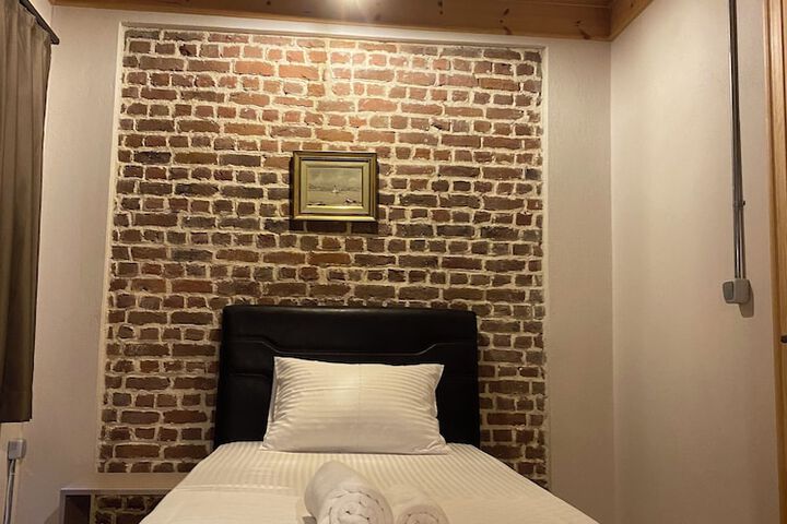 Room 5 of 48