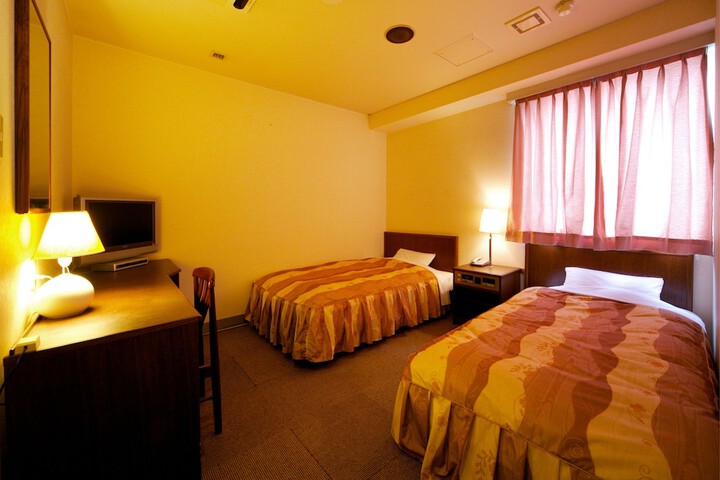 Room 6 of 34