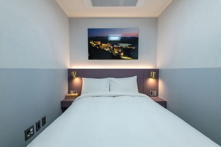 Room 10 of 100