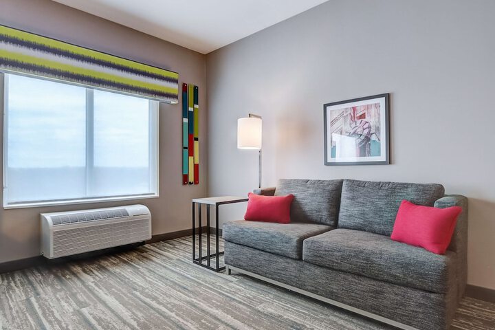 Room 32 of 83