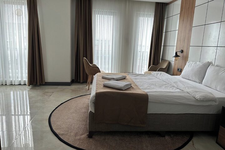 Room 6 of 33