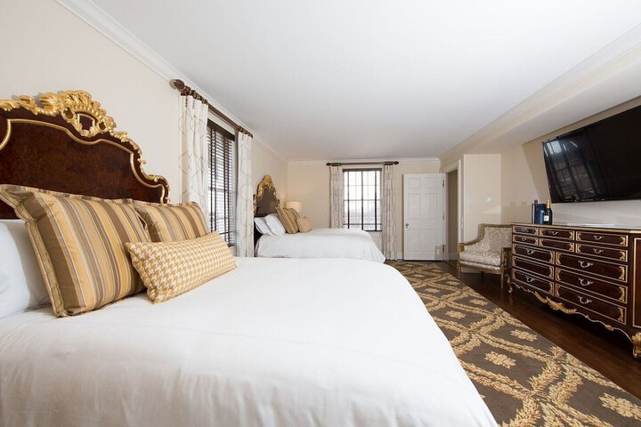 Room 13 of 221