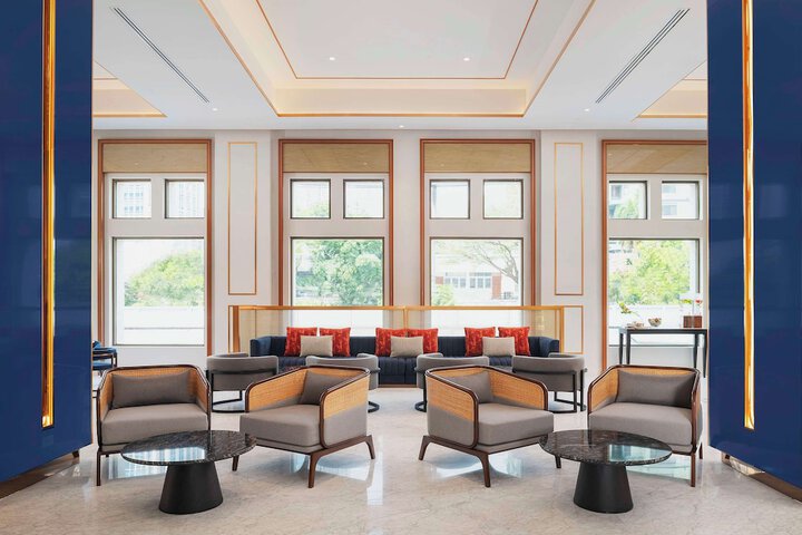 Entrance & Lobby