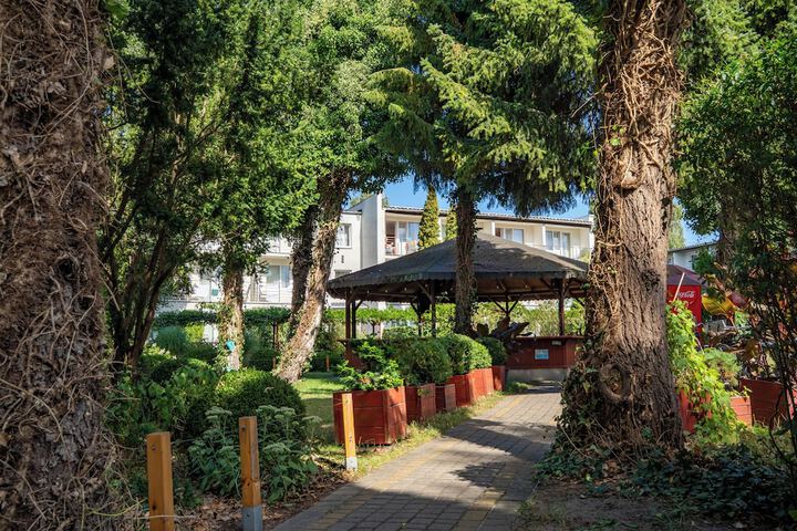 Hotel Exterior 58 of 66