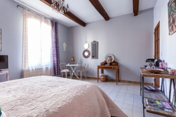 Room 4 of 10