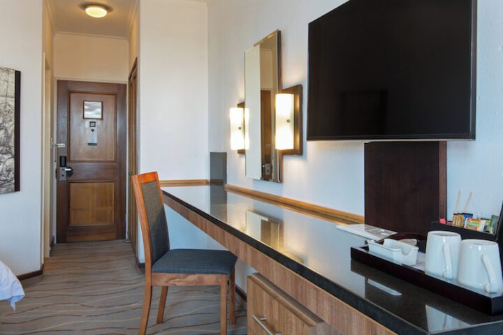 Room 33 of 156
