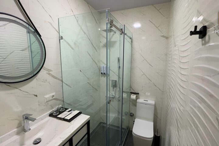 Room 16 of 32
