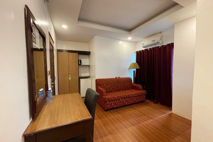 Room 27 of 79