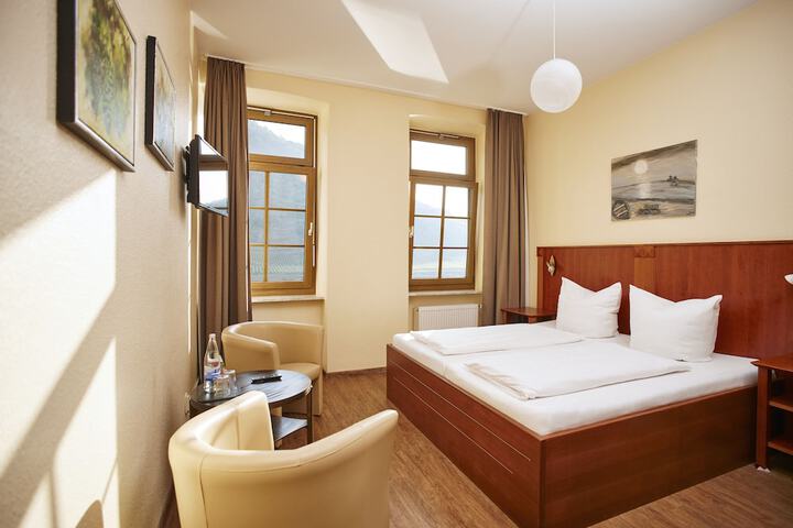Room 7 of 76