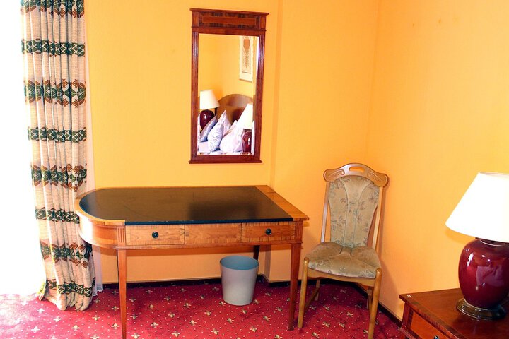 Room 21 of 42
