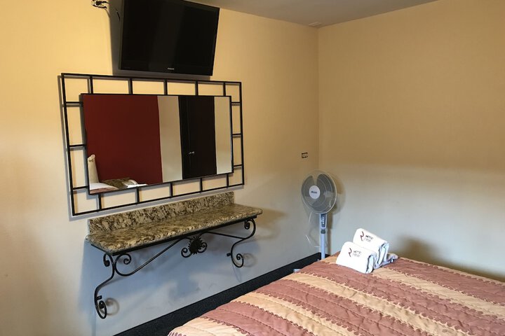 Room 5 of 10