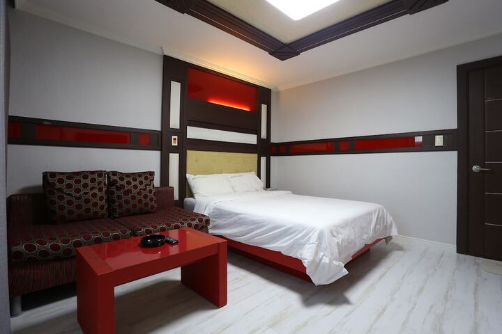 Room 7 of 32