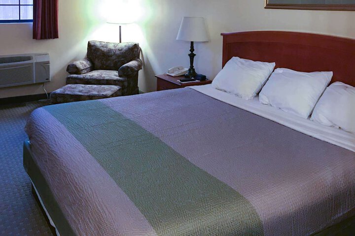 Room 8 of 25