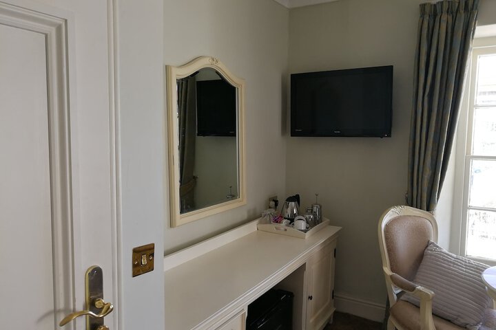 Room 16 of 132