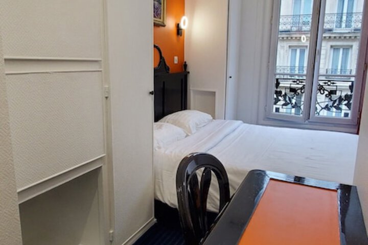 Room 48 of 99