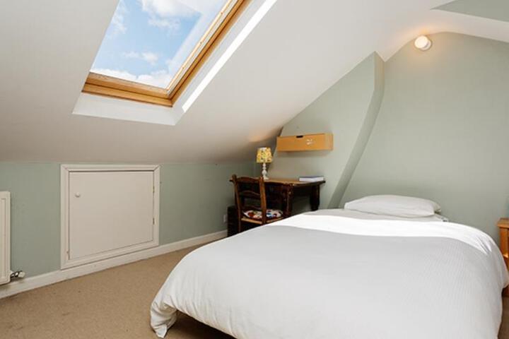 Room 3 of 6