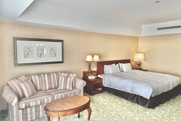 Room 15 of 203