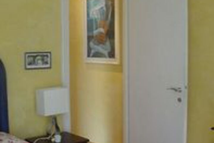 Room 12 of 34