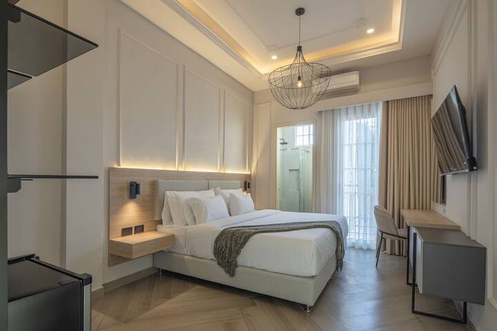 Room 6 of 43