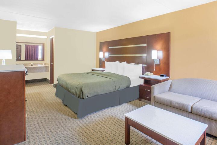 1 Queen Bed Mobility Accessible (6 of 11)