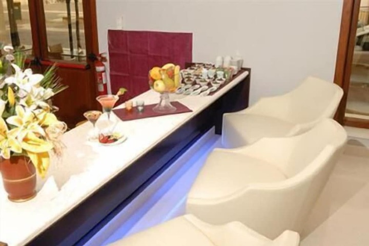 Lounge 21 of 26