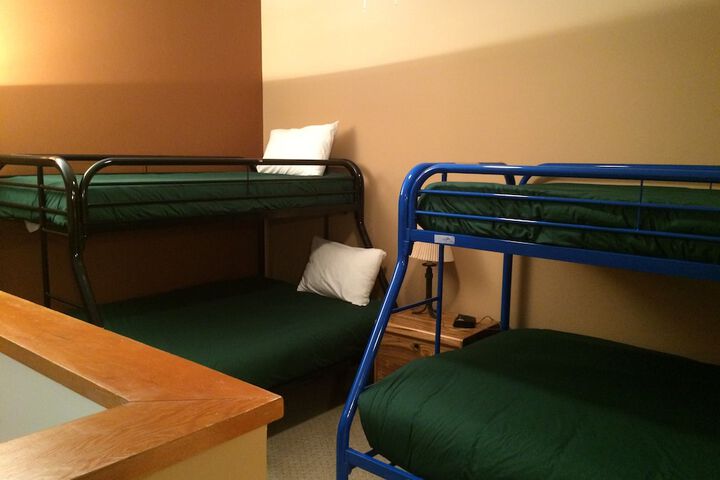 Room 24 of 98