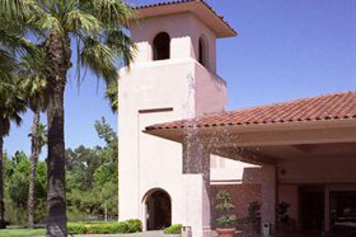 Hotel Exterior 15 of 72