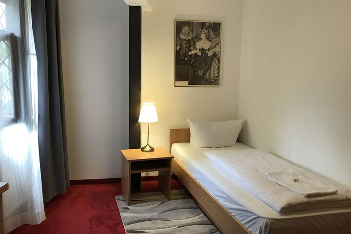 Room 6 of 31