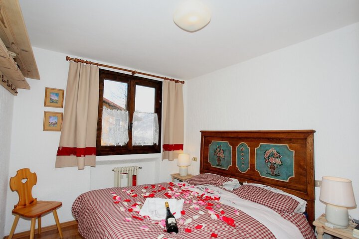 Room 2 of 16