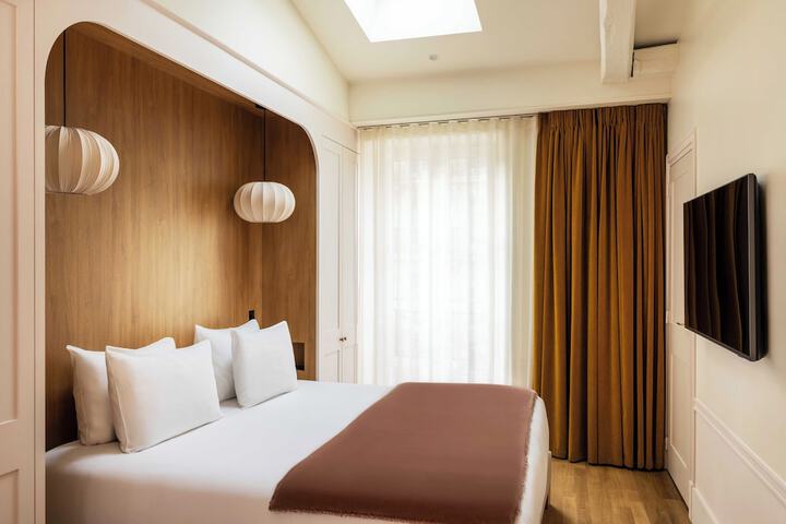 Room 28 of 47