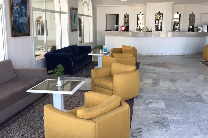 Lounge 90 of 145