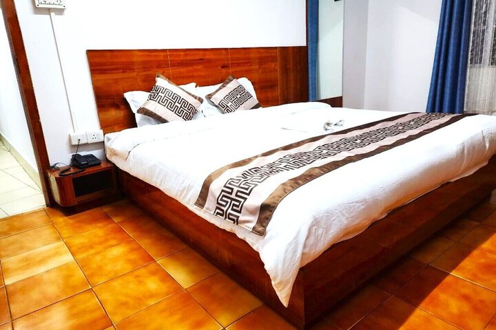 Room 6 of 24