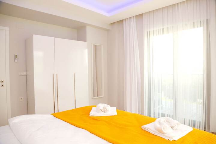 Room 10 of 33