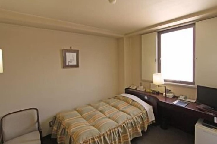 Room 6 of 15