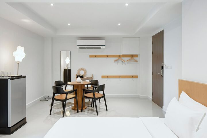 Room 32 of 61