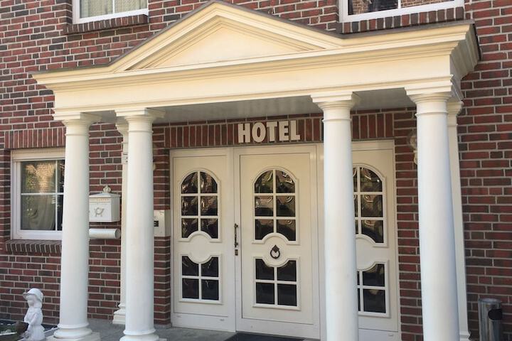 Hotel 8 of 9