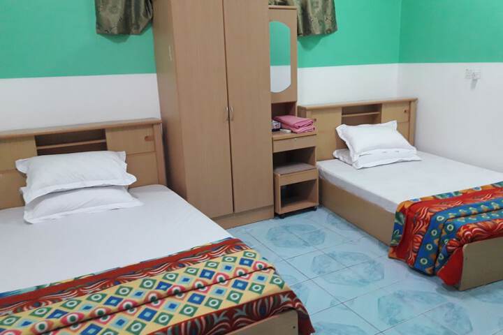 Room 8 of 16